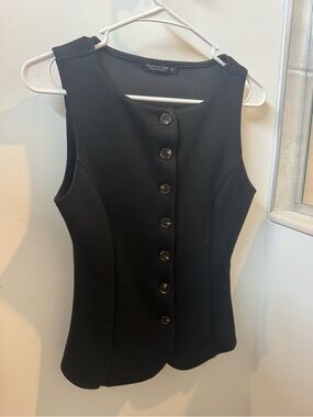 Black Sleeveless Button-Front Women's Top
